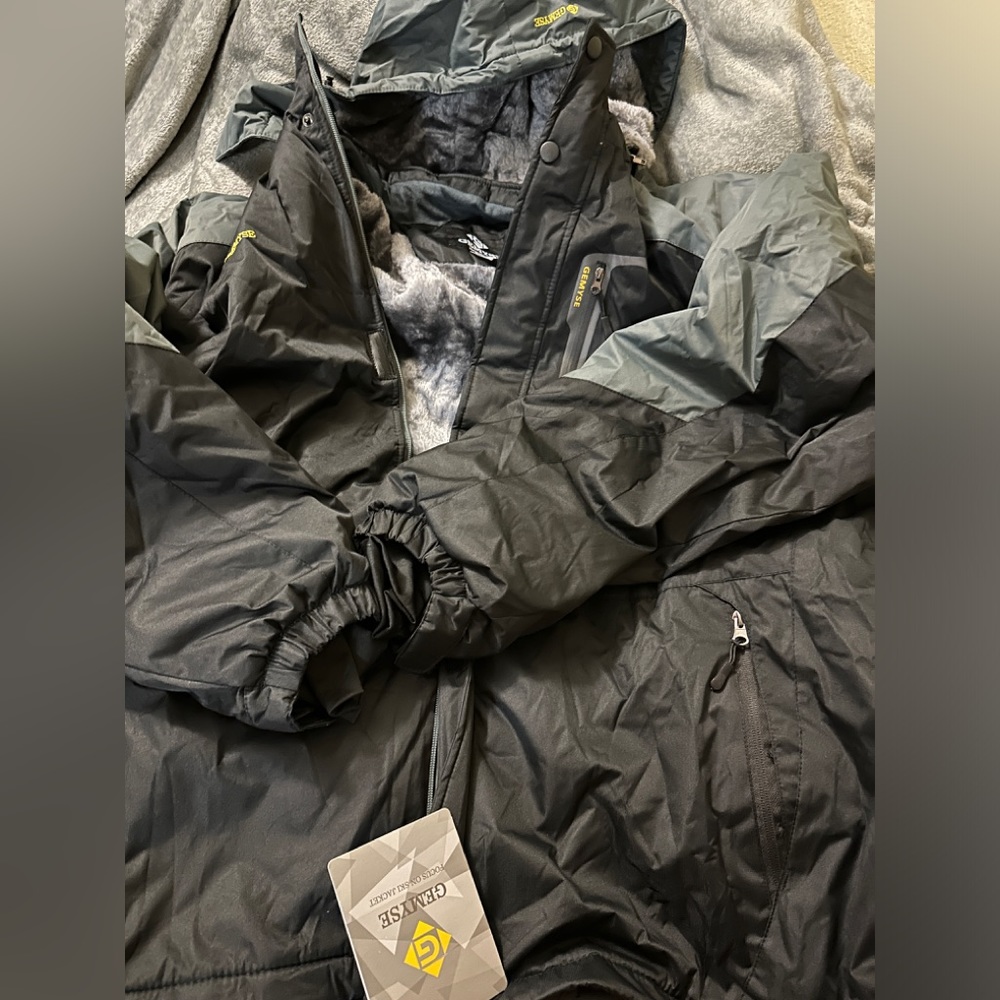 GEMYSE men's Mountain Waterproof Ski Snow Jacket / 3Xl